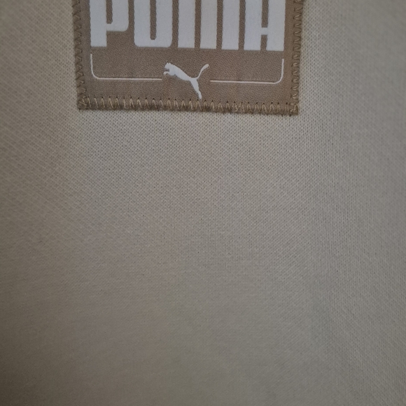 Puma Women's Medium Cream Patch Logo Crewneck Sweatshirt NWT - Picture 2 of 7